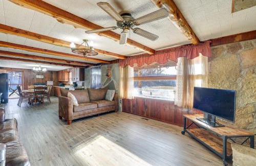 Pineville Casa | Authentic Log Cabin in Pineville about 2 Mi to River!