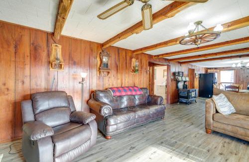 Pineville Casa | Authentic Log Cabin in Pineville about 2 Mi to River!