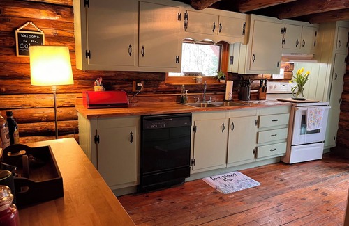 Campton Cabina | Authentic Log Cabin! Recently updated! Fun for families / Near Owl's Nest!
