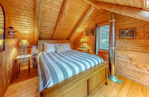 Jefferson Casa | Authentic log cabin with Mt Washington view