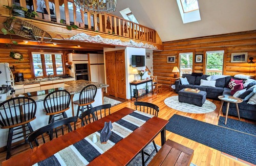 Warren Chalet De Esquí | Authentic Log Home in Warren. Ski town. Mountain biking. Short walk to lake.