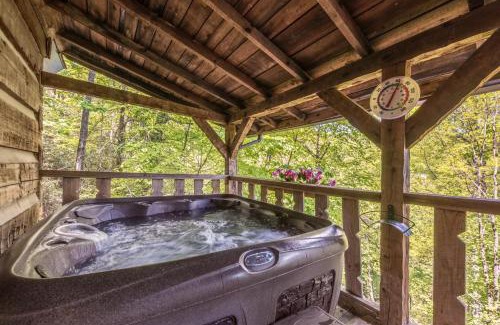 Chalet Village Chalet De Esquí | Authentic log home with hot tub, fireplace, fire pit and billiards !