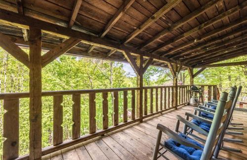 Chalet Village Chalet De Esquí | Authentic log home with hot tub, fireplace, fire pit and billiards !