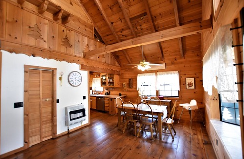 Sautee Nacoochee Cabina | Authentic Log Cabin for the family!