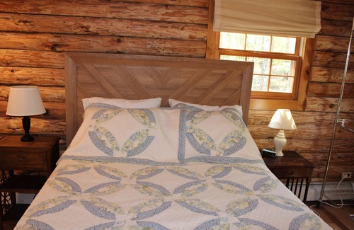 West Poland Cabina | Authentic Maine Cabin w/ New Amenities Directly on Thompson Lake.