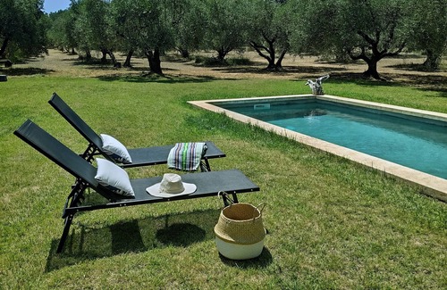 Barbentane Casa | Authentic mazet with swimming pool set in 2 hectares of olive groves