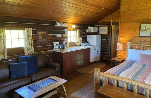 Polson Cabina | Auténtica Montana Log Studio cabina con vistas a Flathead Lake