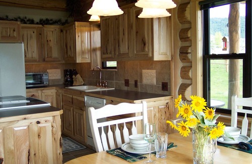 Grantsdale Cabina | Auténtica cabaña pintoresca en 2400 acres privados con vistas estelares y bañera de hidromasaje