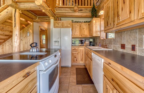 Grantsdale Cabina | Auténtica cabaña pintoresca en 2400 acres privados con vistas estelares y bañera de hidromasaje
