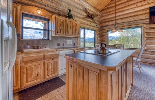 Grantsdale Cabina | Auténtica cabaña pintoresca en 2400 acres privados con vistas estelares y bañera de hidromasaje