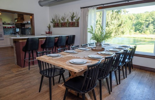 Ravenna Casa | Cabaña rústica y espaciosa, con juegos para su familia o grupo grande