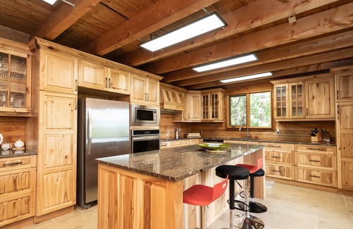 Traverse Bay Cabaña | 2100 sq. pie A orillas del lago Rustic Log House En Traverse Bay, Mb zona de Victoria Bch