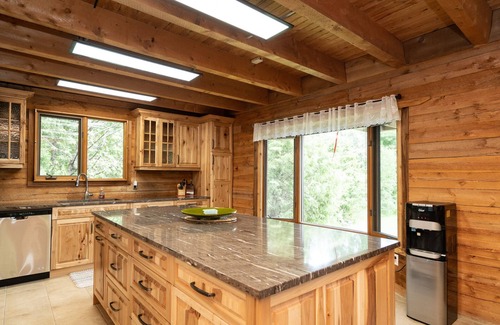 Traverse Bay Cabaña | 2100 sq. pie A orillas del lago Rustic Log House En Traverse Bay, Mb zona de Victoria Bch