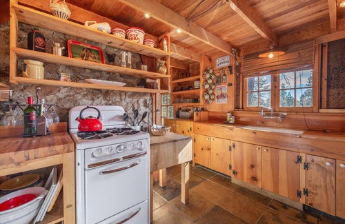 Tahoe City Cabina | Authentic & Stylish Cabin in Lake Tahoe by Sierra Getaways