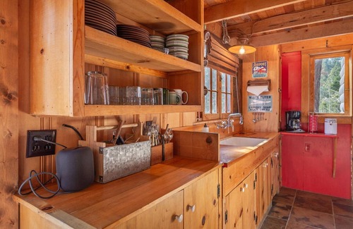 Tahoe City Cabina | Authentic & Stylish Cabin in Lake Tahoe by Sierra Getaways
