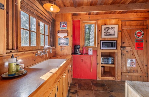 Tahoe City Cabina | Authentic & Stylish Cabin in Lake Tahoe by Sierra Getaways