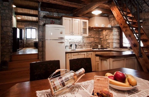 Visnjan Villa | Villa Ulika / Traditional Istrian Villa Ulika in a village near Višnjan, Istria