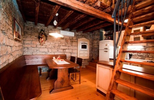 Visnjan Villa | Villa Ulika / Traditional Istrian Villa Ulika in a village near Višnjan, Istria