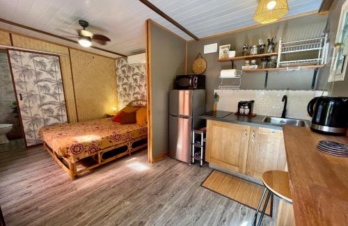 Hauru Apartamento | Auti studio direct access to the beach on Moorea with AC -WiFi - Netflix