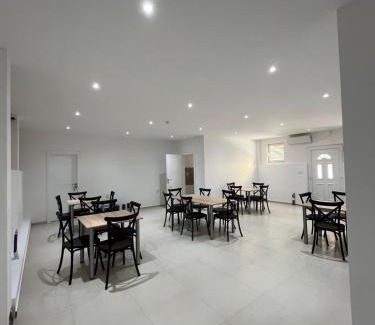 Central Serbia Apartamento | Auto Outlet Rooms