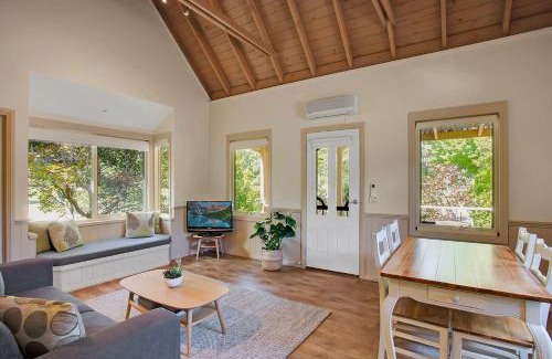Bright Casa | Autumn Abode Cottages - One