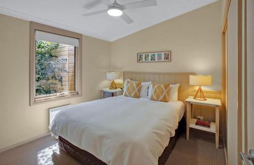 Bright Casa | Autumn Abode Cottages - One