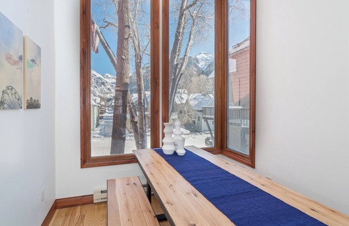 Telluride Condominio | ¡VERANO en el arroyo! Luminoso, elegante y encantador 2BR / 2BT-w deck CONVENIENCIA