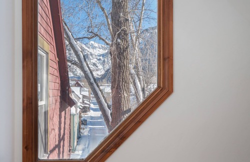 Telluride Condominio | ¡VERANO en el arroyo! Luminoso, elegante y encantador 2BR / 2BT-w deck CONVENIENCIA