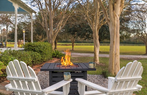 Rayne Cabaña | Autumn Cottage: Sunlit Private Cottage in Cajun Country with Lake Views & Porch