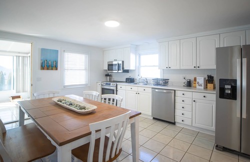 Easton's Point Casa | AUTUMN ESCAPE: "Middletown Beachside Charm, Newport Adventures"