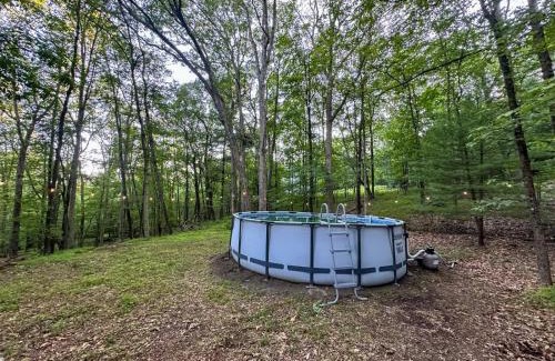 East Stroudsburg Casa | Autumn Heights Pool Hot Tub Game Room Saun