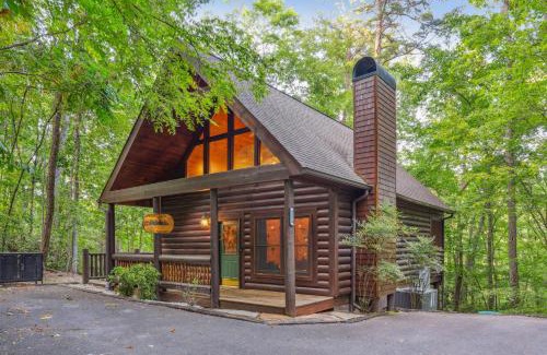 Wears Valley Casa | Autumn Retreat - 1 mi to GSMNP - Bears, Pool, Hot Tub, King Suite & Loft