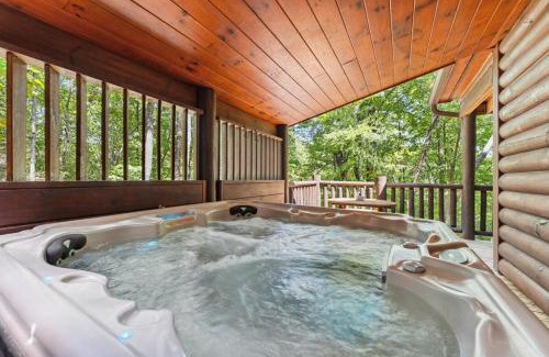 Wears Valley Casa | Autumn Retreat - 1 mi to GSMNP - Bears, Pool, Hot Tub, King Suite & Loft