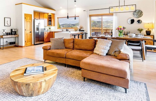 Evergreen Casa | Hot Tub Under the Stars - Spot Wildlife from the Deck - No Pet Fee