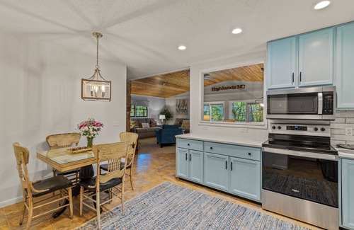 Highlands Hills Casa | Autumn Ridge, 3/2, peaceful/ secluded...1.5 mi from Highlands and fast internet!