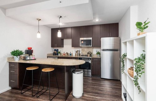 Prairie Village Apartamento | Autumn Seas 1 BR Free parking Wi-Fi and Gym access
