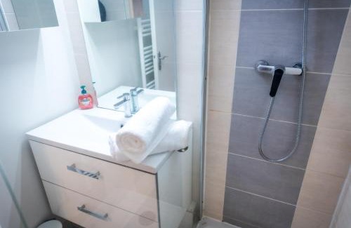 Rouen City Centre Apartamento | Aux Jardins de l'Hôtel de ville - Appartement Hypercentre avec Parking Privé