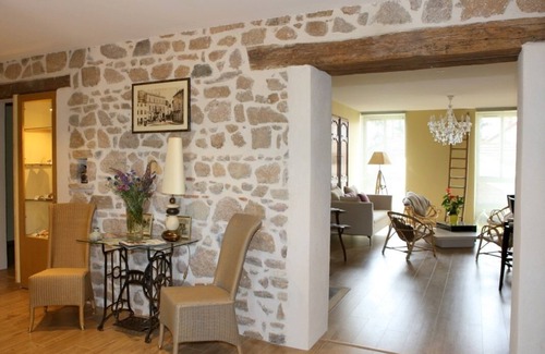 Saint-Laurent-de-Chamousset Cama Y Desayuno | Aux Pierres Magiques