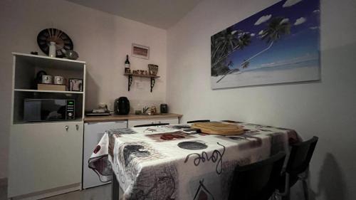 Tarascon Apartamento | AUX PORTES DE LA CAMARGUE STUDIO BALNEO PISCINE