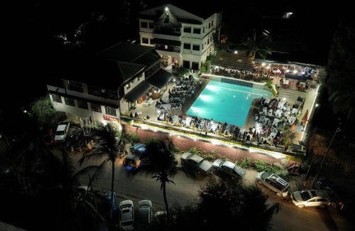 Mahahanga Tanana Hotel | AUX ROCHES ROUGES