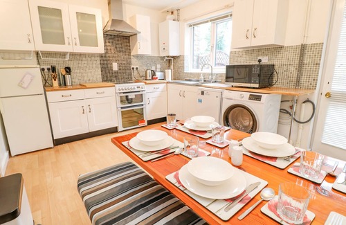 Wadsworth Casa | AVAELIE HOUSE, family friendly, with a garden in Hebden Bridge