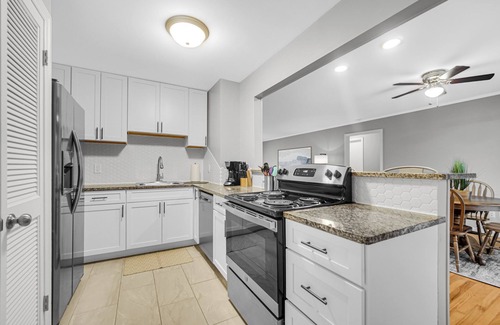 Merrillville Casa | AVAIL 8/5 - Merrillville condo hospitals & shops