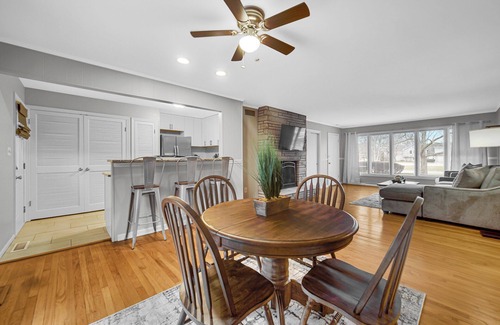 Merrillville Casa | AVAIL 8/5 - Merrillville condo hospitals & shops