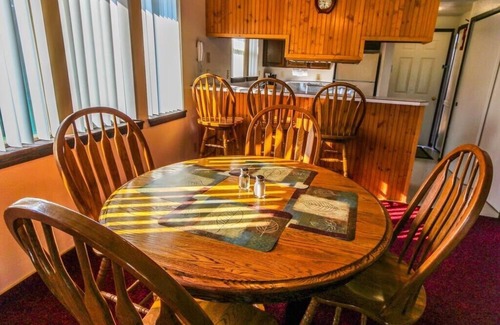 Island Park Condominio | AVAILABLE JULY 25th -July 27th leave the 28th