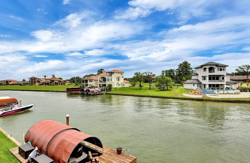 Conroe Casa | RESERVA AHORA SummerAvailable ... Pintoresco FRENTE AL AGUA Texas Single Home