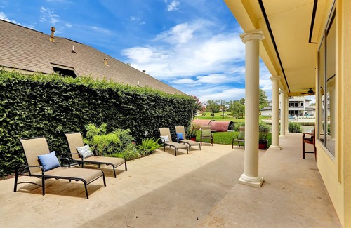 Conroe Casa | RESERVA AHORA SummerAvailable ... Pintoresco FRENTE AL AGUA Texas Single Home