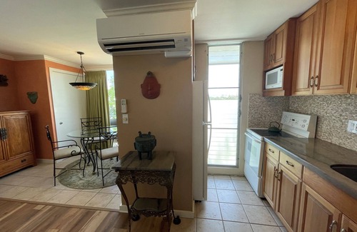 Diamond Head - Kapahulu - St. Louis Apartamento | Disponible el 1 de abril: lujo cerca de la playa, vistas con piscina W / D, WiFi y estacionamiento