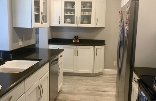 Central Naples Villa | Disfrute de la comodidad playera de Florida en una villa completamente renovada