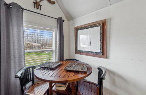 Oil City Casa | Available This Weekend, Kayaks & Across From Caddo