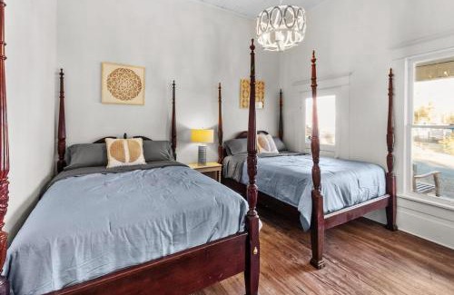 Mooringsport Casa | Available This Wkend, Historic With Porch Swings